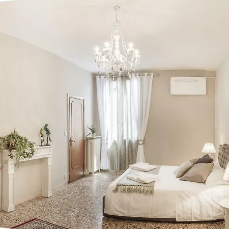 Grand Canal Palace With Lift Apartamento